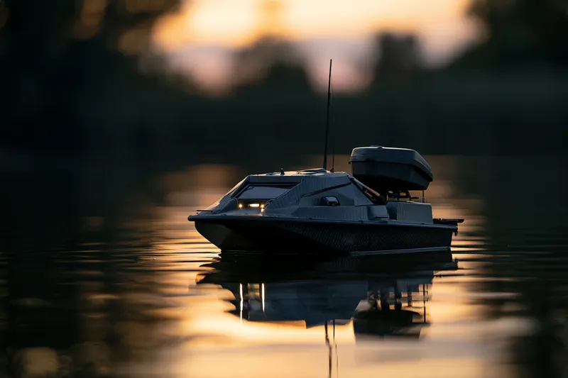 Bateau amorceur carpe : bien le choisir et respecter la réglementation